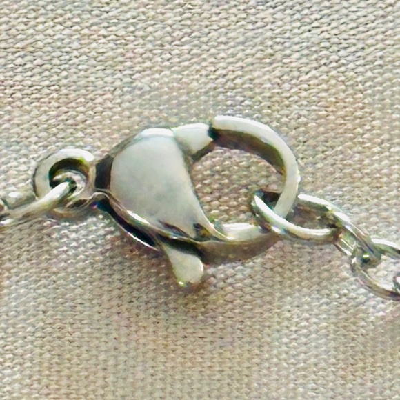 Stainless Steel White Topaz 3 Stone Oval Pendant w/Chain. NWOT - Picture 13 of 15